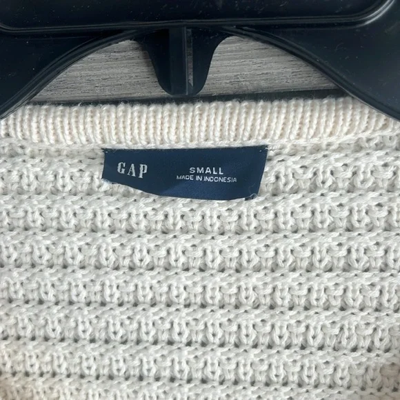 Excellent condition cream colored Chanel light cardigan by the gap size small - Picture 2 of 5